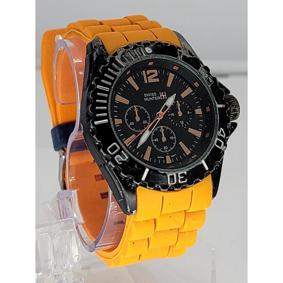 Retro Swiss Hunter Chronograph Watch - Vintage Vibes with Modern Function - Picture 2 of 8